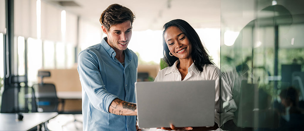 Business users collaborating with an analyst to interpret analytics insights and drive informed decisions